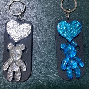 Resin bears and hearts keychain
